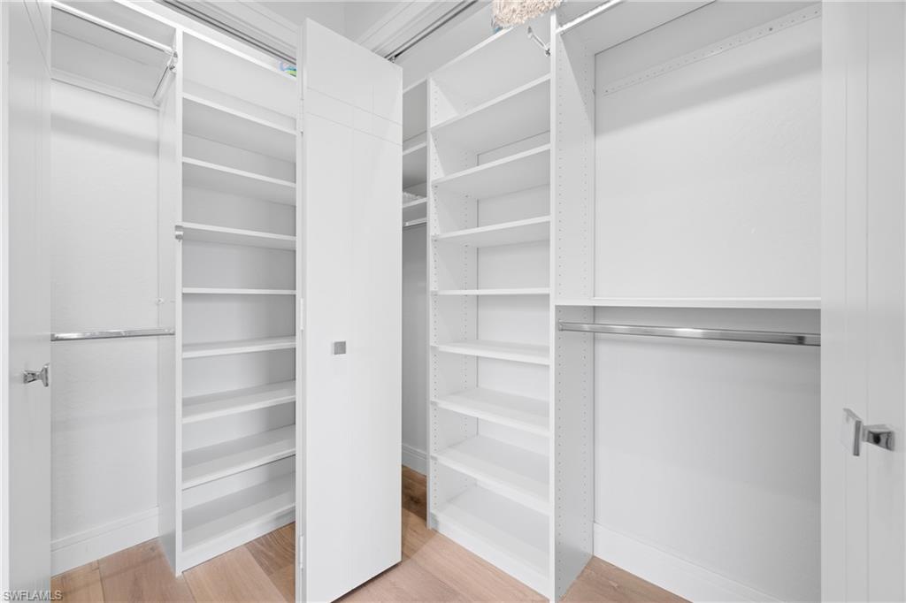 LAUREL OAKS - Residential Lease