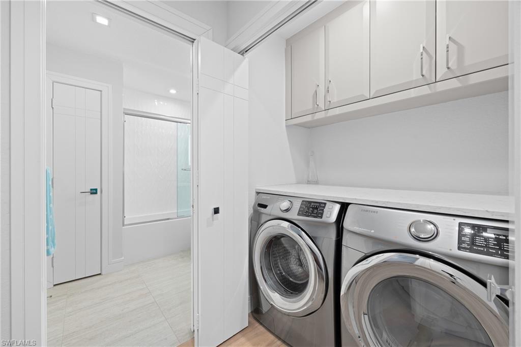 LAUREL OAKS - Residential Lease