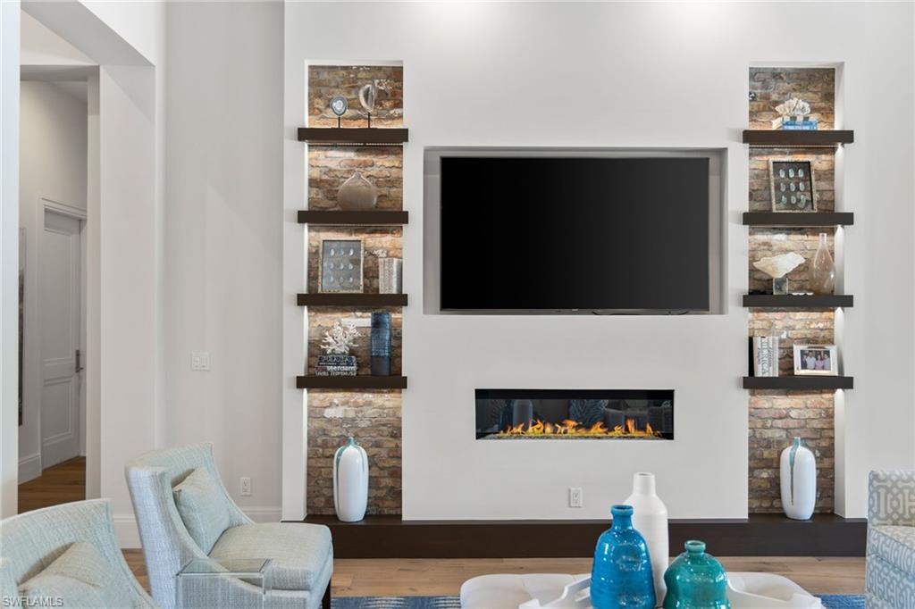 MOORINGS - Residential