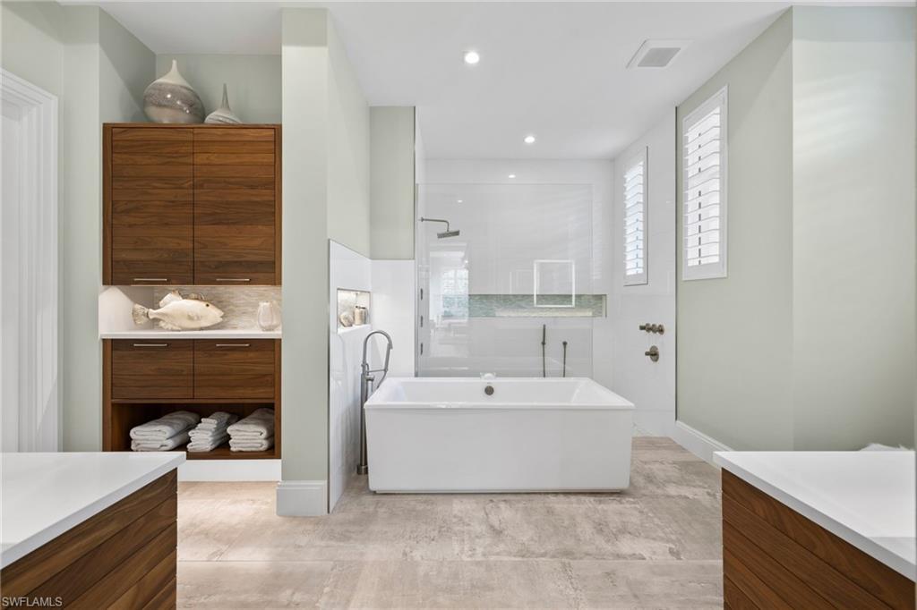 MOORINGS - Residential