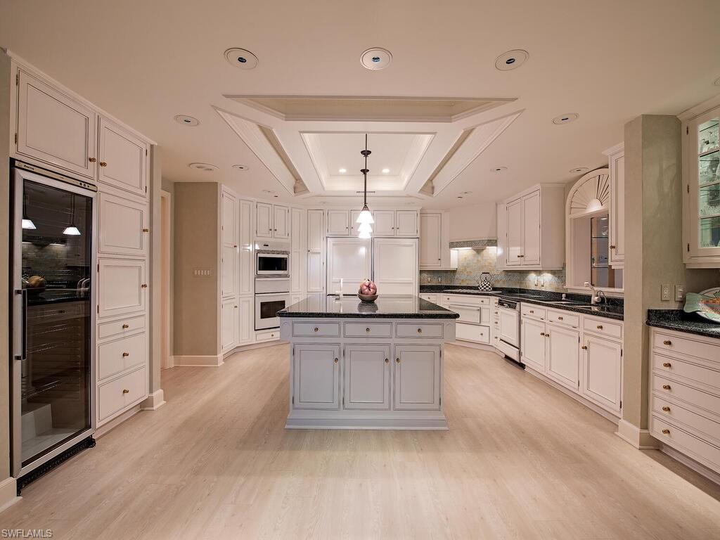 SEAPOINT AT NAPLES CAY - Residential