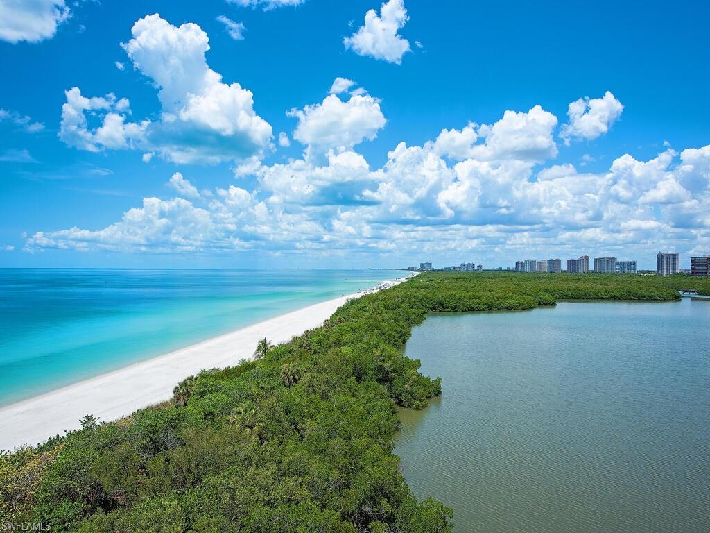 SEAPOINT AT NAPLES CAY - Residential