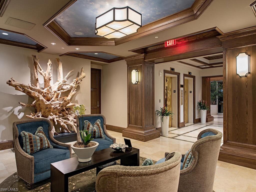 SEAPOINT AT NAPLES CAY - Residential