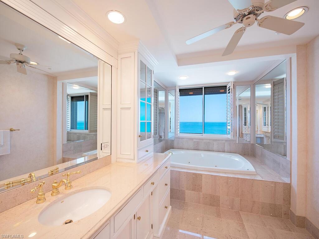 SEAPOINT AT NAPLES CAY - Residential