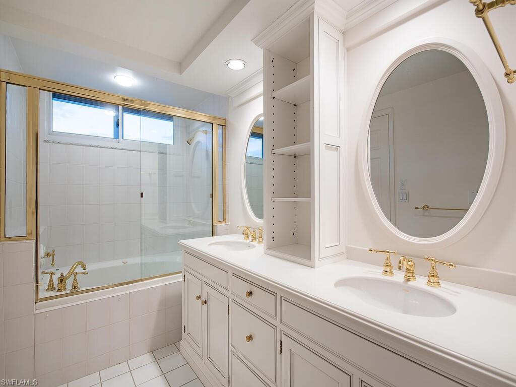 SEAPOINT AT NAPLES CAY - Residential