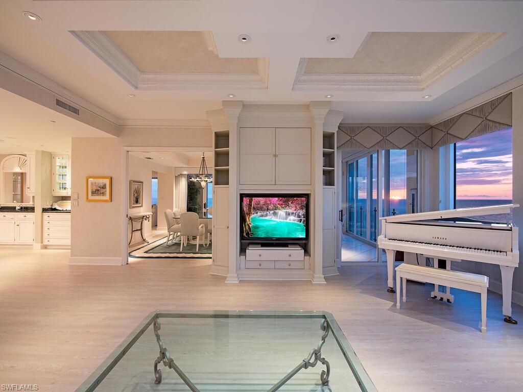 SEAPOINT AT NAPLES CAY - Residential