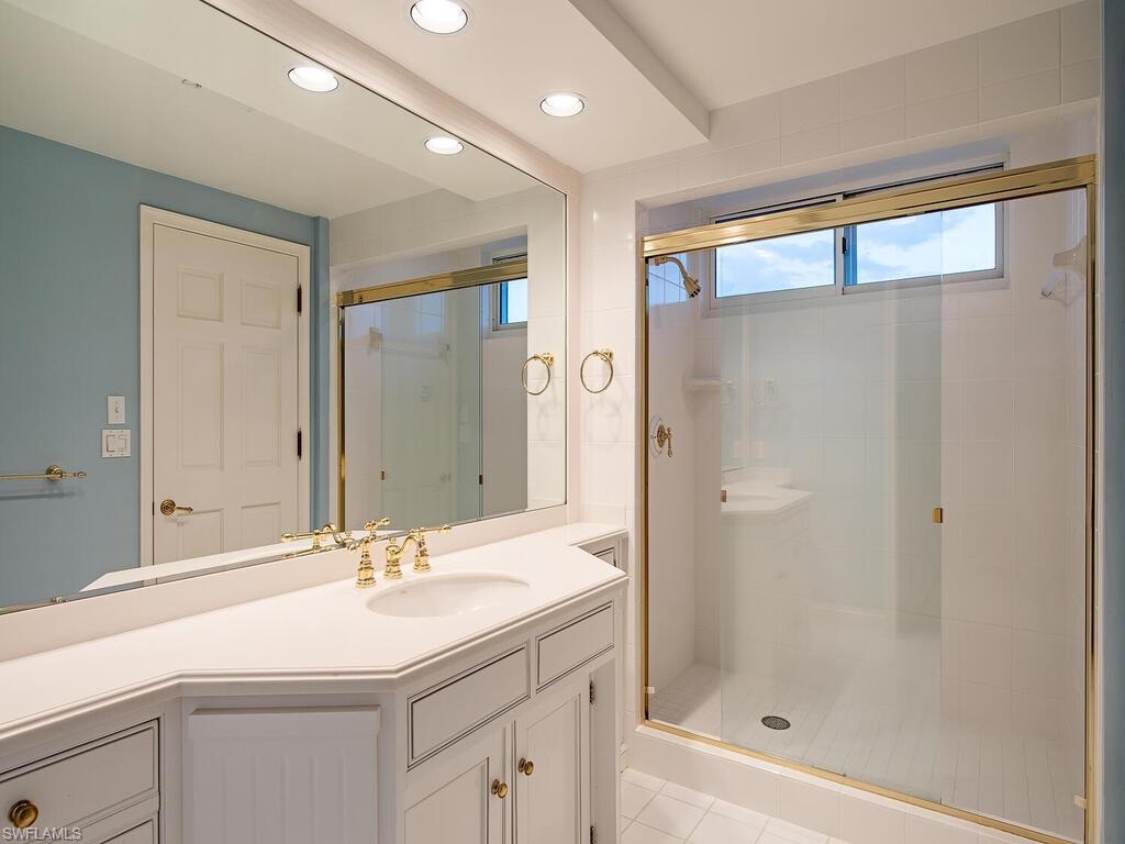 SEAPOINT AT NAPLES CAY - Residential