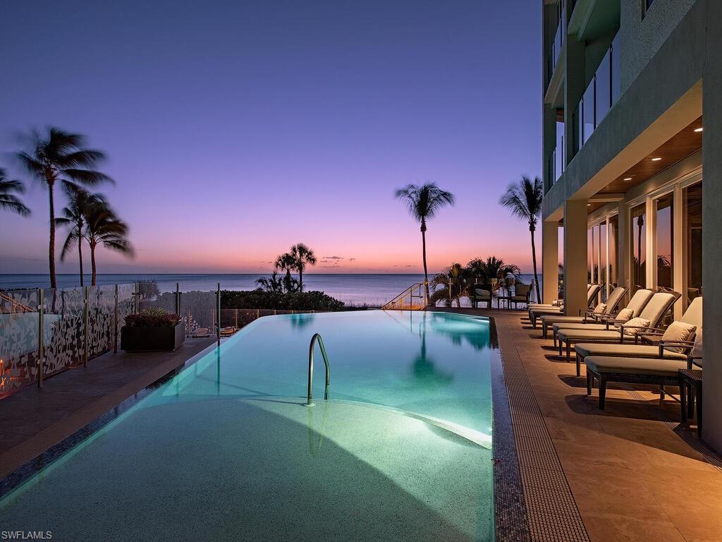 SEAPOINT AT NAPLES CAY - Residential