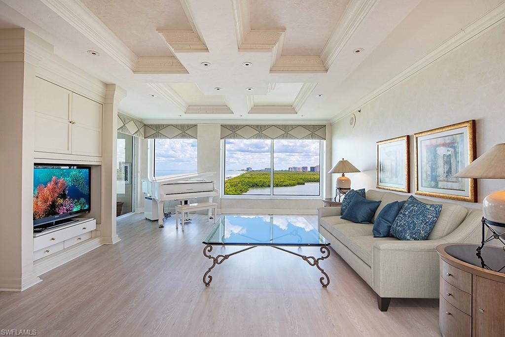 SEAPOINT AT NAPLES CAY - Residential