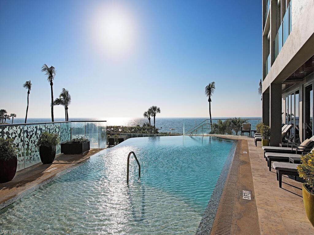 SEAPOINT AT NAPLES CAY - Residential