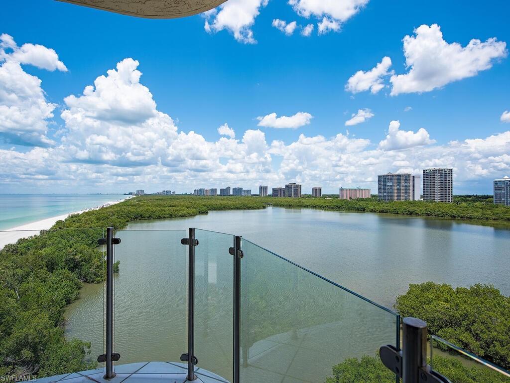 SEAPOINT AT NAPLES CAY - Residential