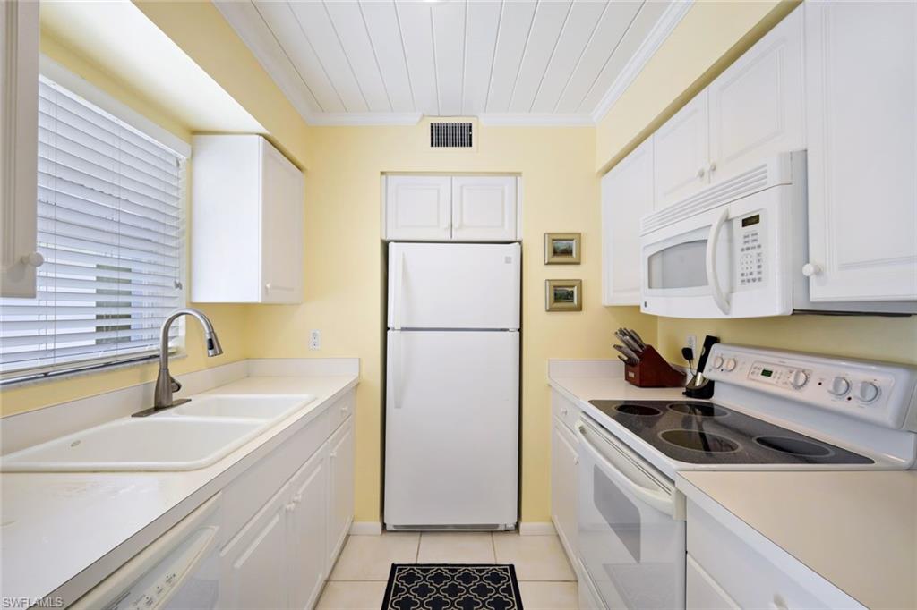 BEACH BREEZE - Residential Lease