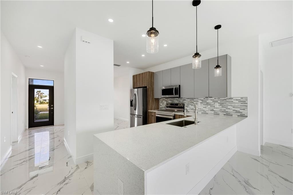 CAPE CORAL - Residential