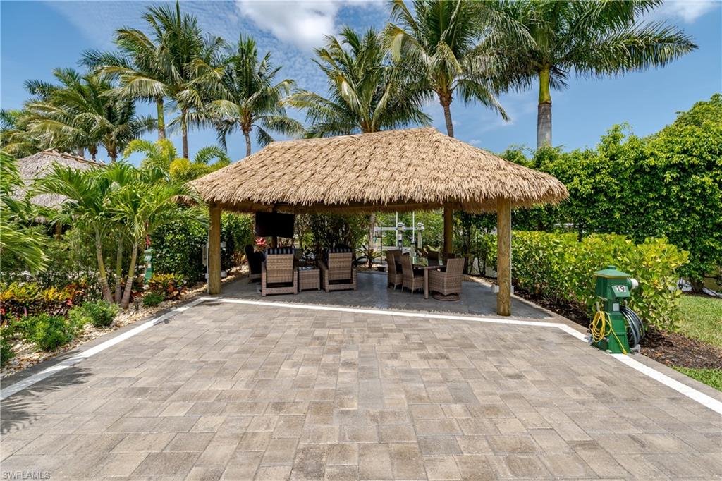 NAPLES MOTORCOACH RESORT - Land