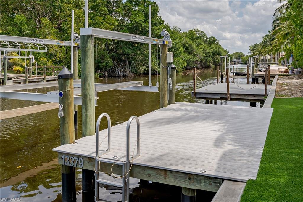 NAPLES MOTORCOACH RESORT - Land