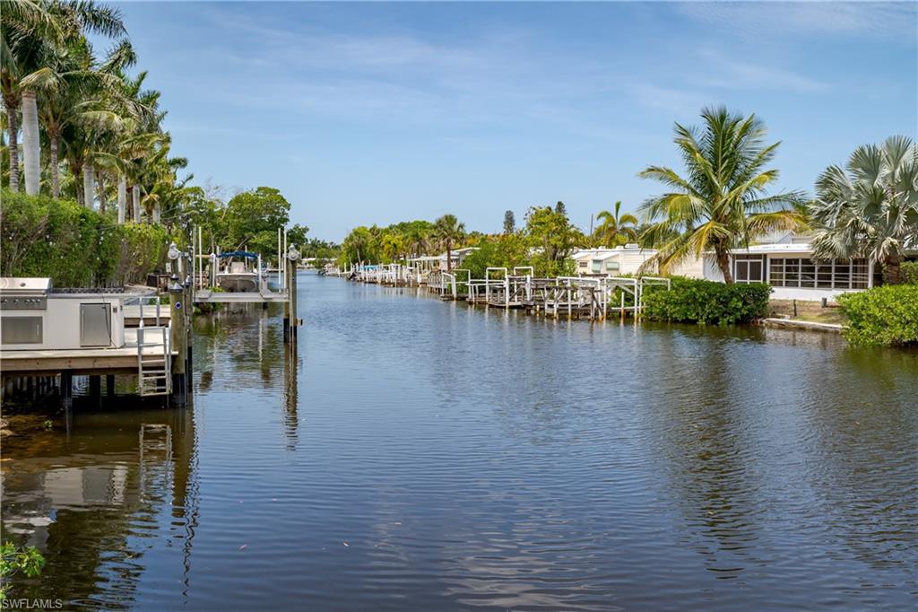 NAPLES MOTORCOACH RESORT - Land