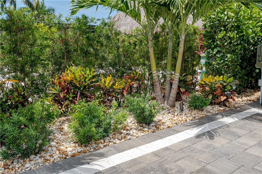 NAPLES MOTORCOACH RESORT - Land