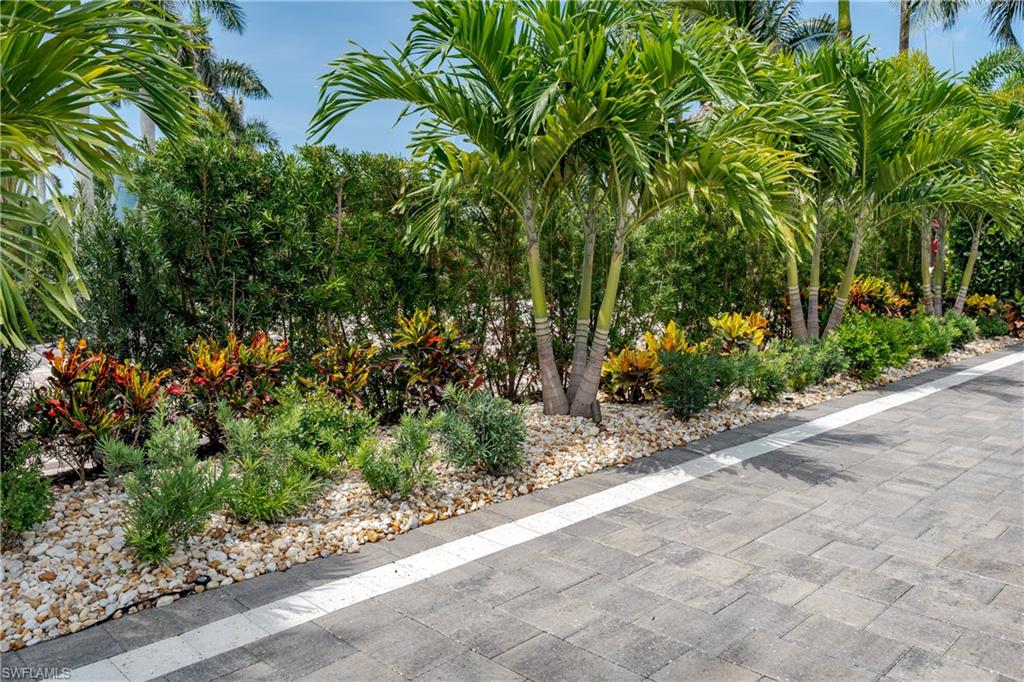 NAPLES MOTORCOACH RESORT - Land