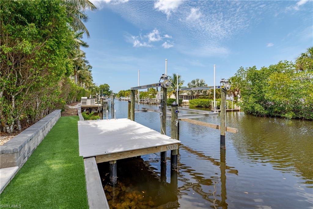 NAPLES MOTORCOACH RESORT - Land