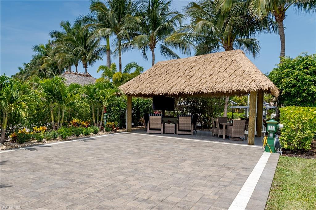 NAPLES MOTORCOACH RESORT - Land