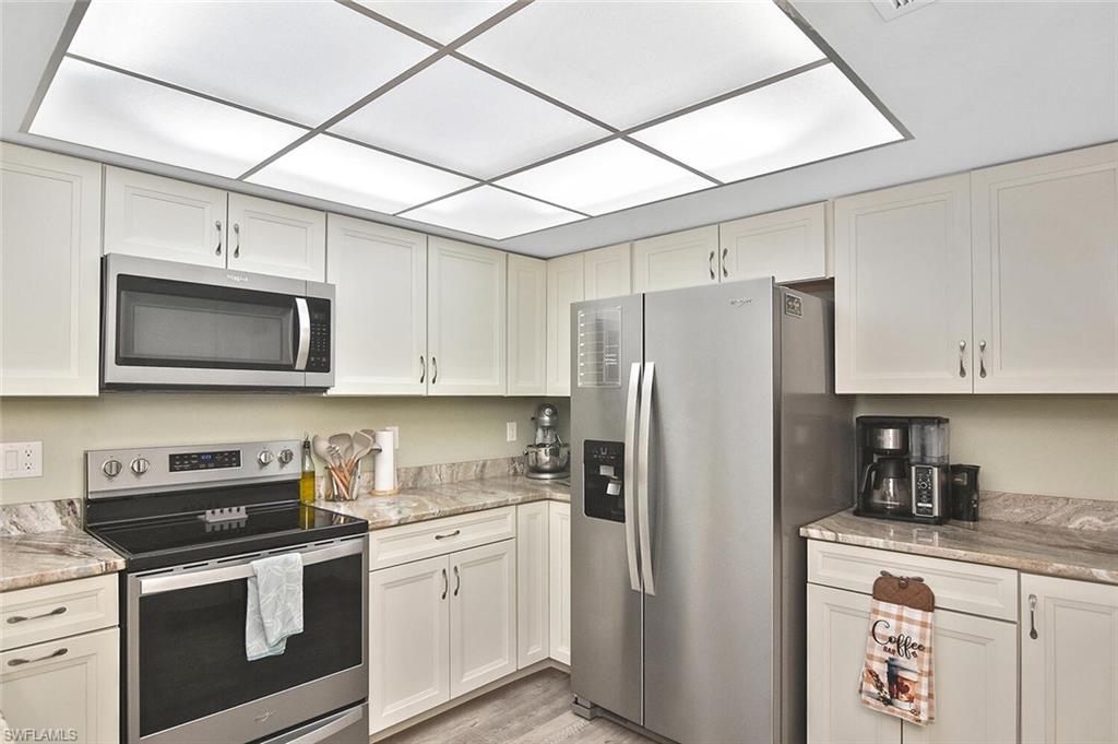 FOXMOOR LAKES - Residential