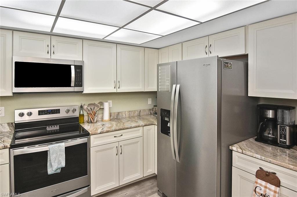 FOXMOOR LAKES - Residential