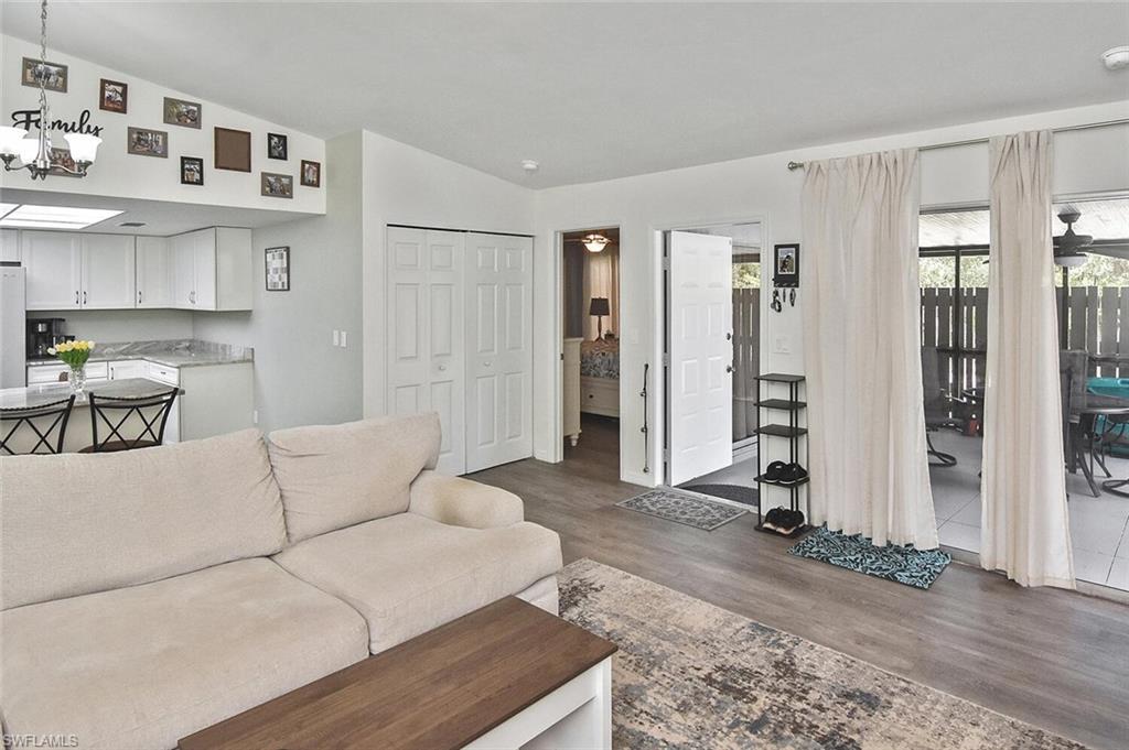 FOXMOOR LAKES - Residential