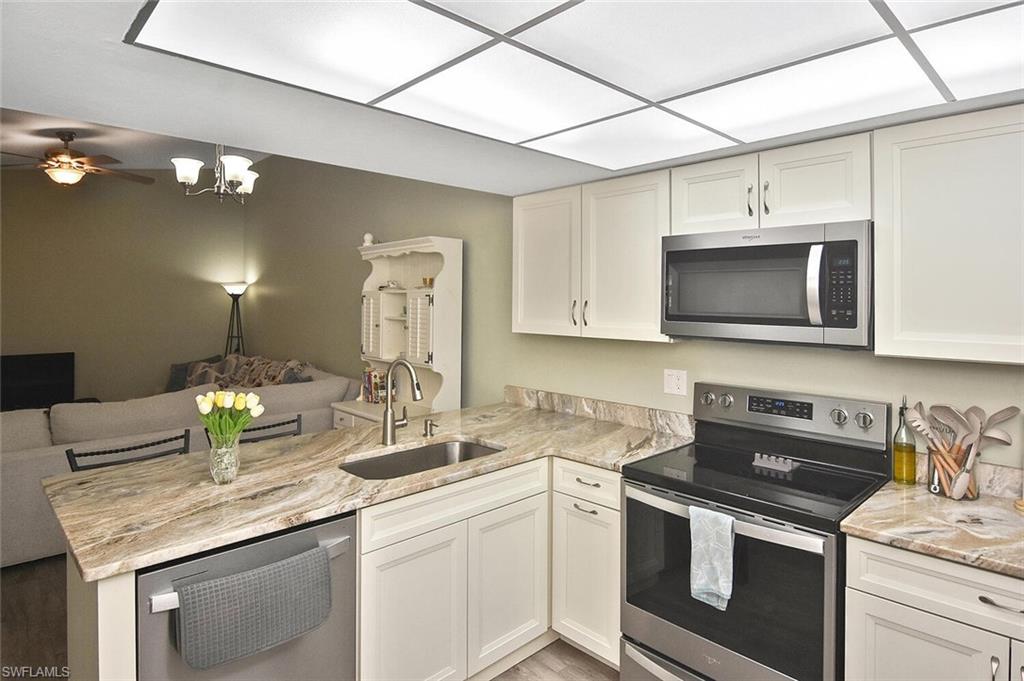 FOXMOOR LAKES - Residential