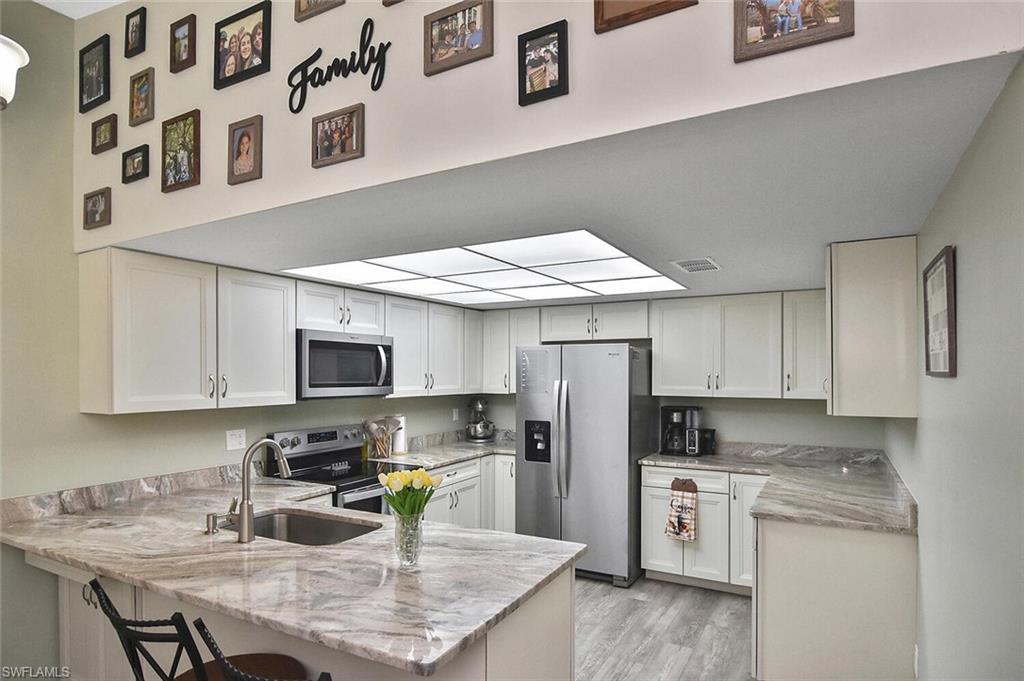 FOXMOOR LAKES - Residential