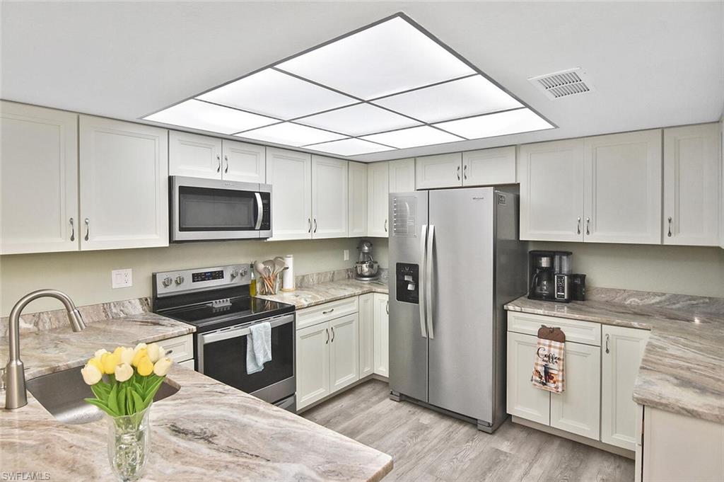 FOXMOOR LAKES - Residential