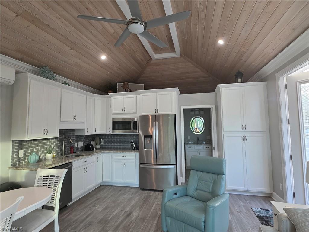 RIVERBEND MOTORCOACH RESORT - Land