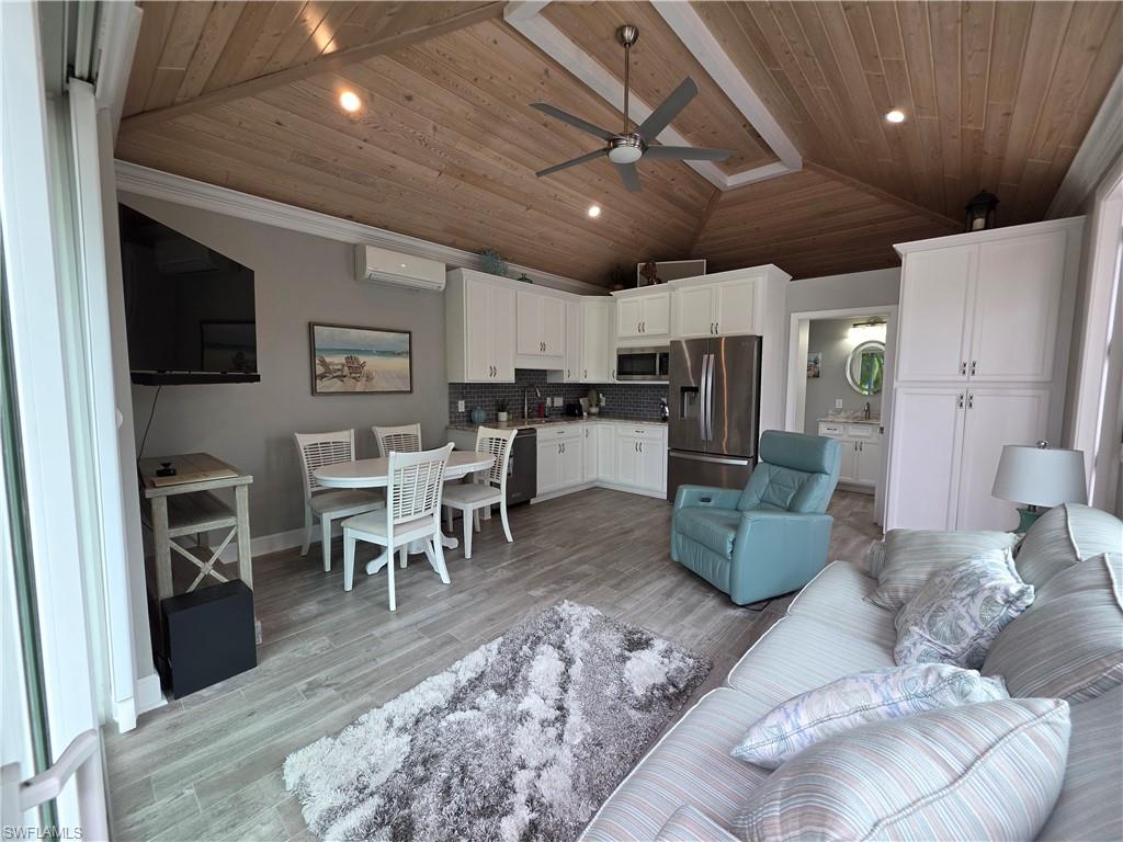 RIVERBEND MOTORCOACH RESORT - Land