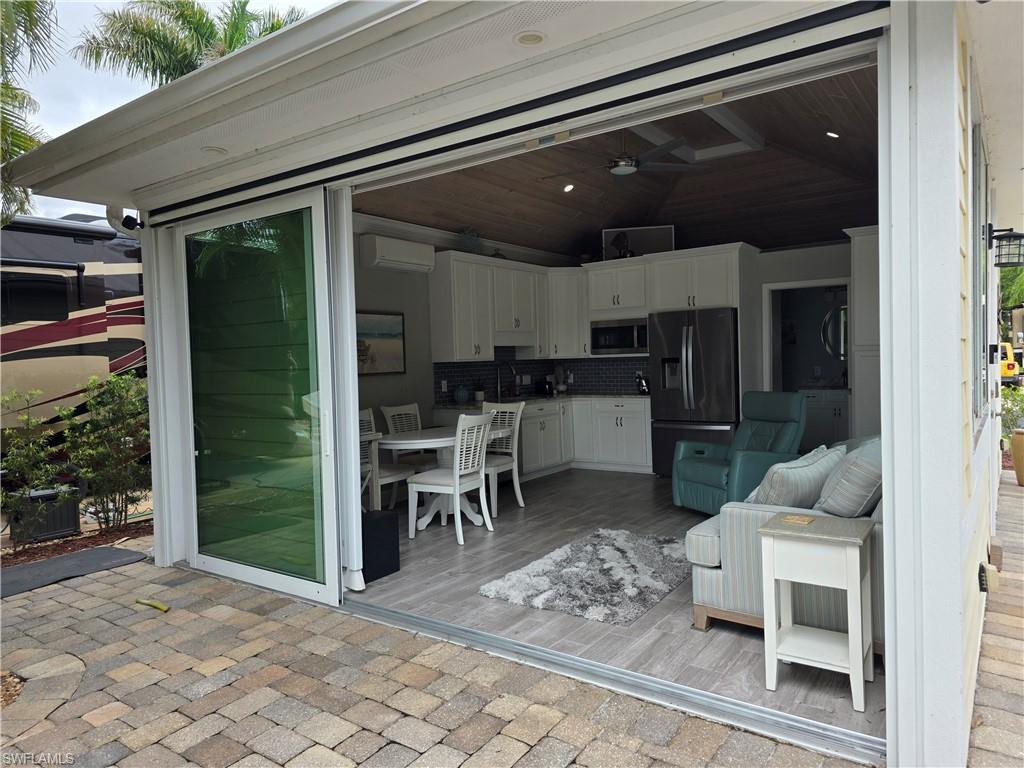 RIVERBEND MOTORCOACH RESORT - Land