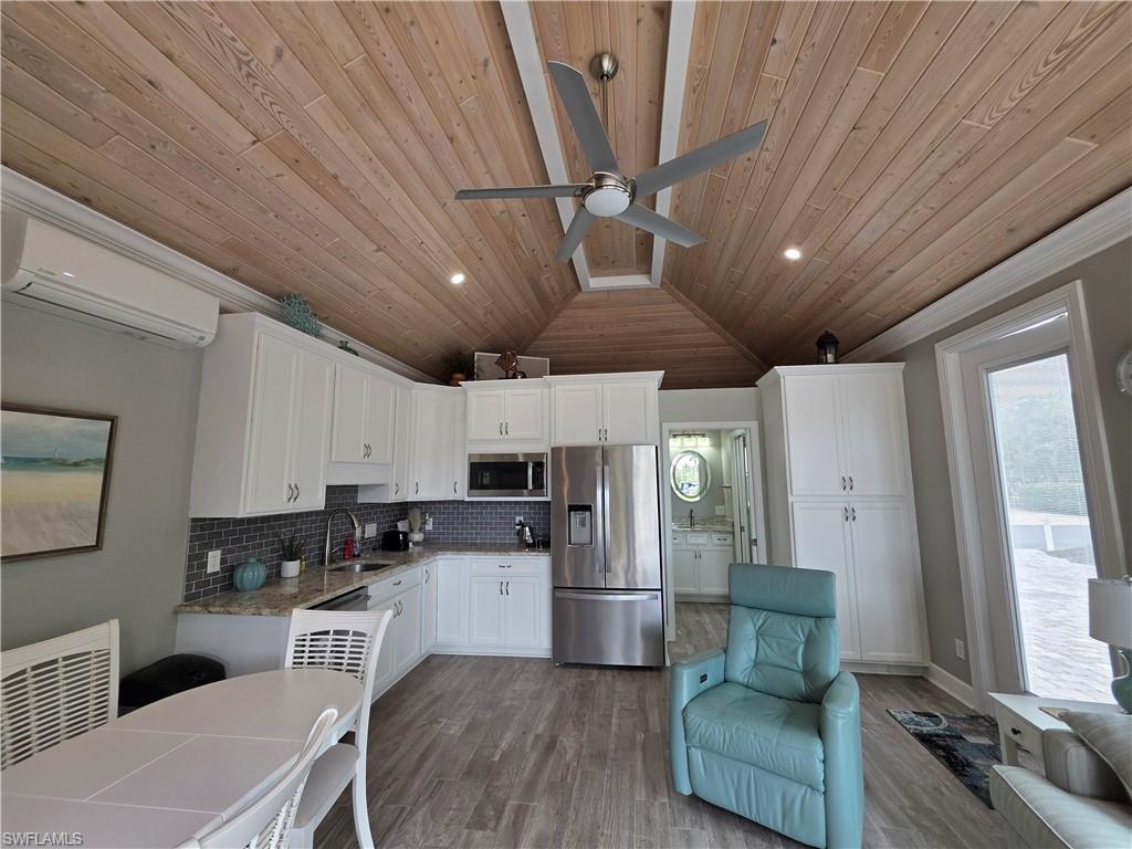 RIVERBEND MOTORCOACH RESORT - Land