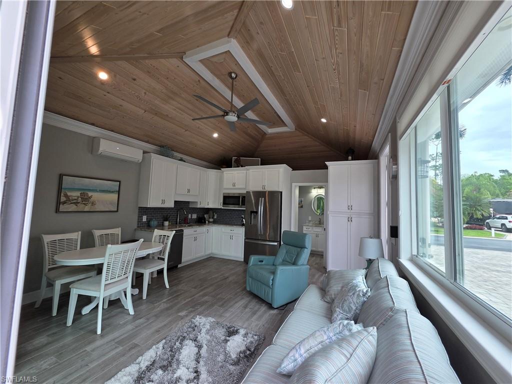 RIVERBEND MOTORCOACH RESORT - Land