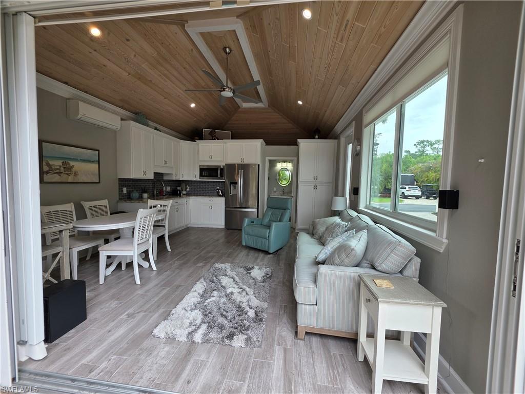 RIVERBEND MOTORCOACH RESORT - Land