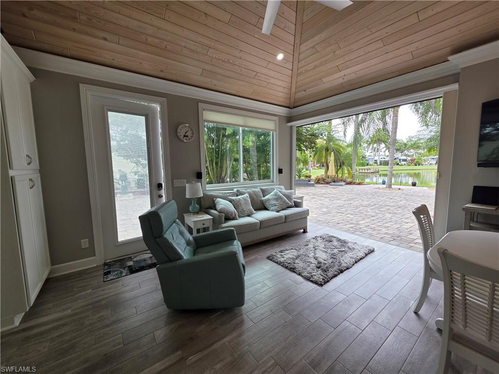 RIVERBEND MOTORCOACH RESORT - Land