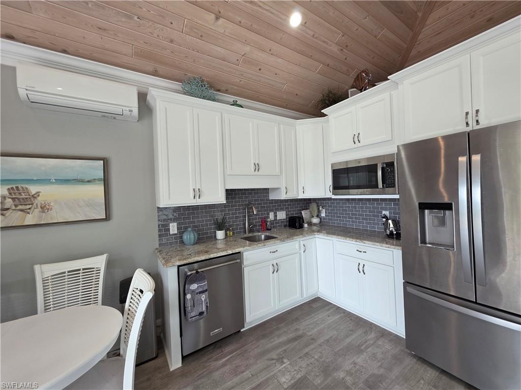 RIVERBEND MOTORCOACH RESORT - Land