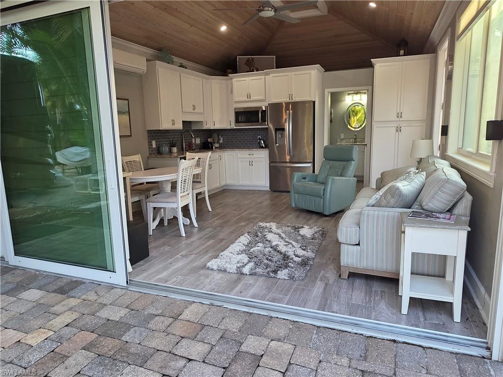 RIVERBEND MOTORCOACH RESORT - Land