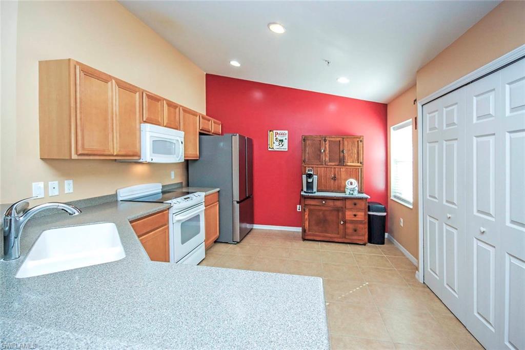 SABAL POINTE - Residential