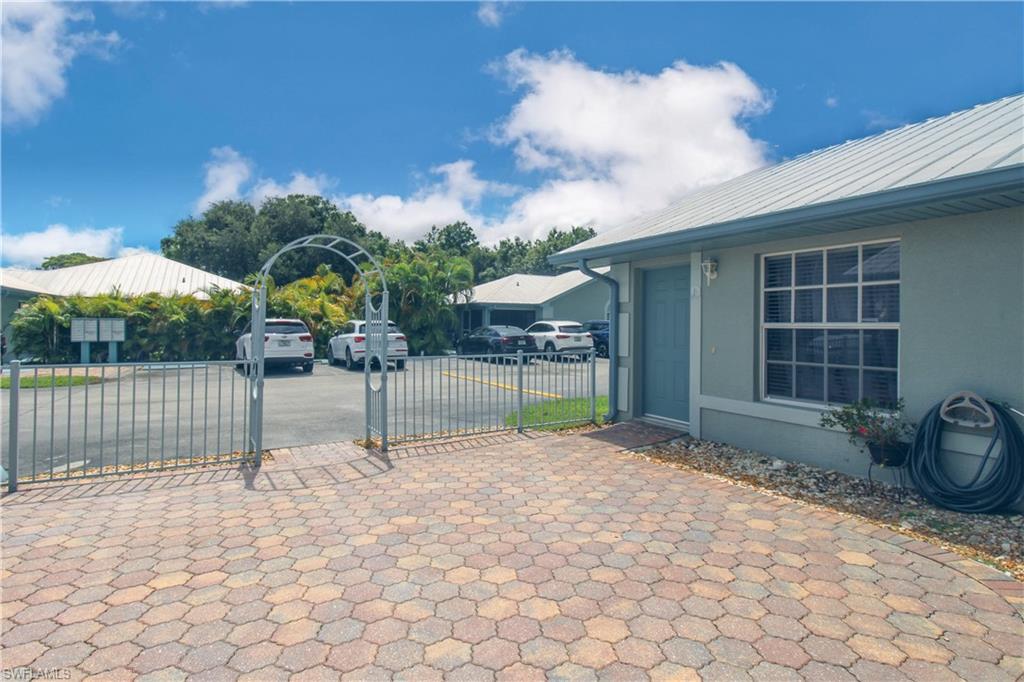VISTA GARDENS - Residential
