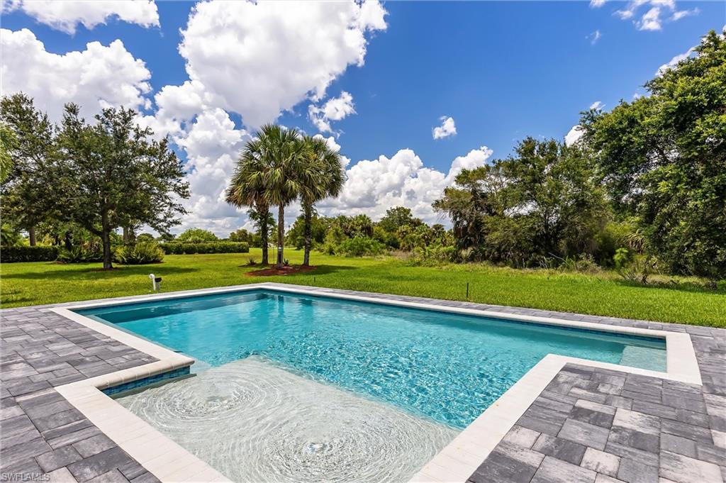 COUNTRY CLUB - Residential