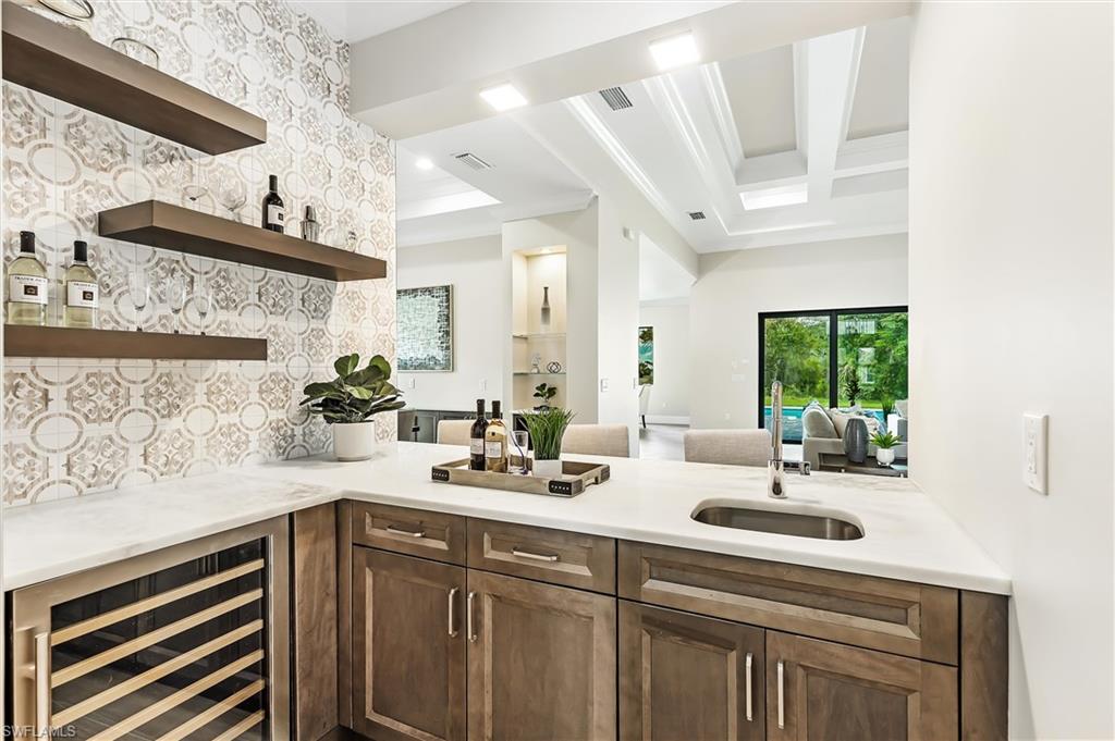 COUNTRY CLUB - Residential