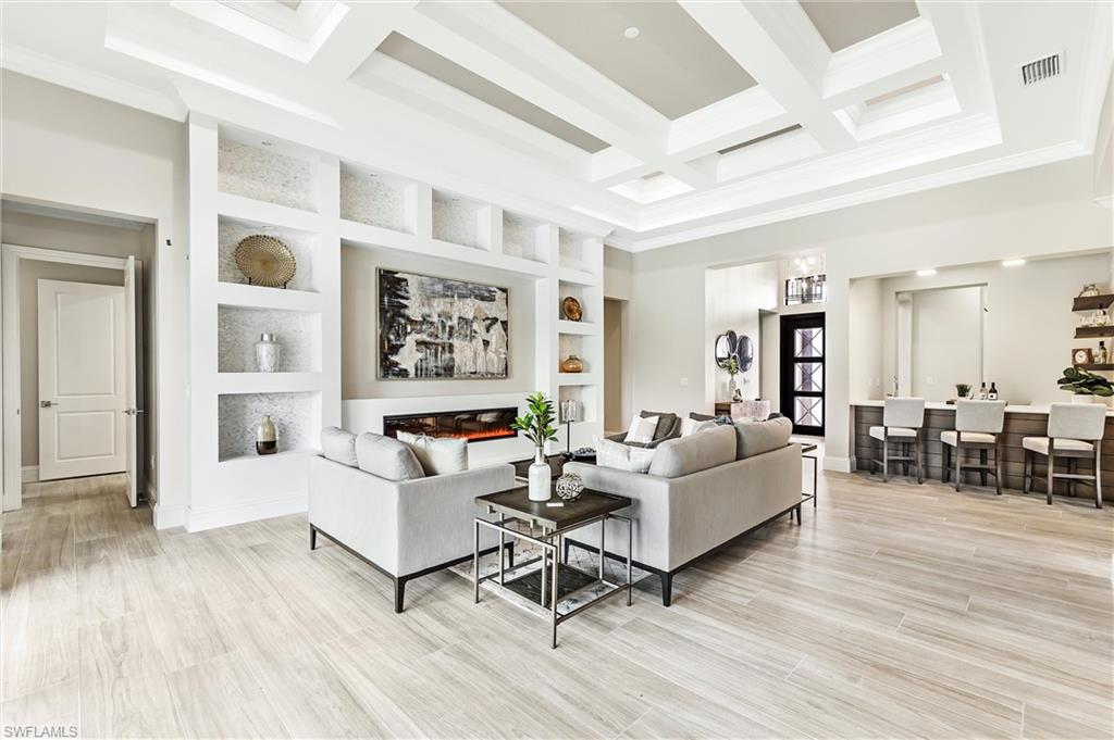 COUNTRY CLUB - Residential