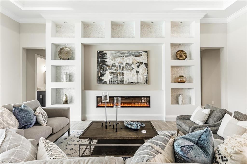 COUNTRY CLUB - Residential