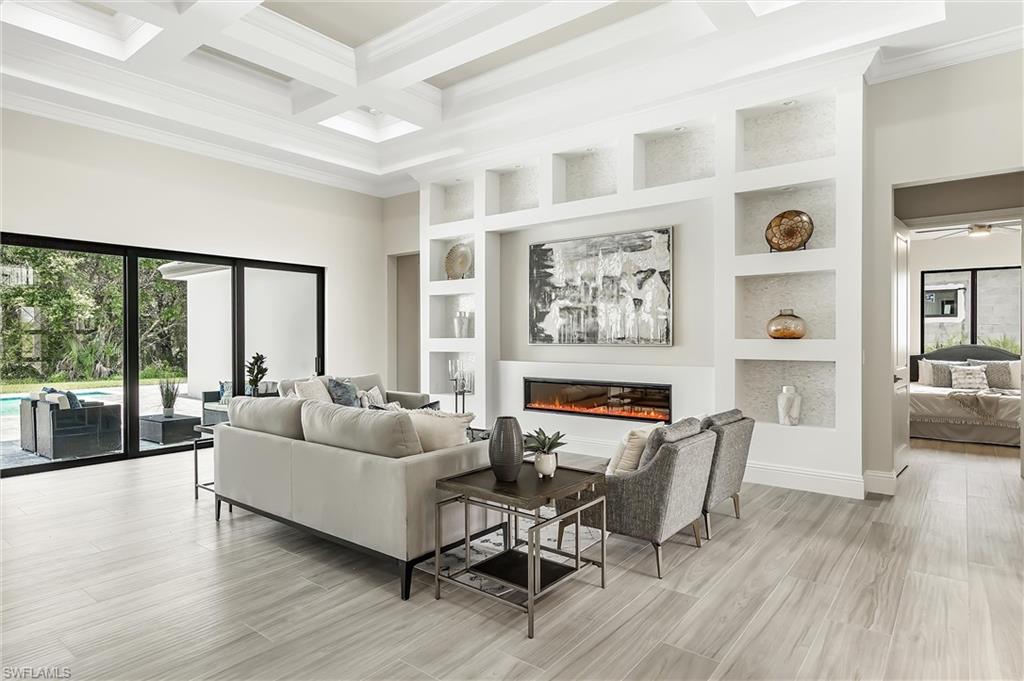 COUNTRY CLUB - Residential