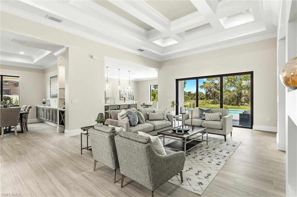 COUNTRY CLUB - Residential