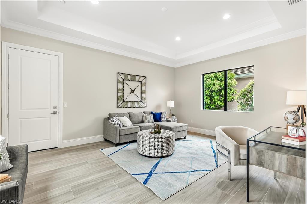 COUNTRY CLUB - Residential