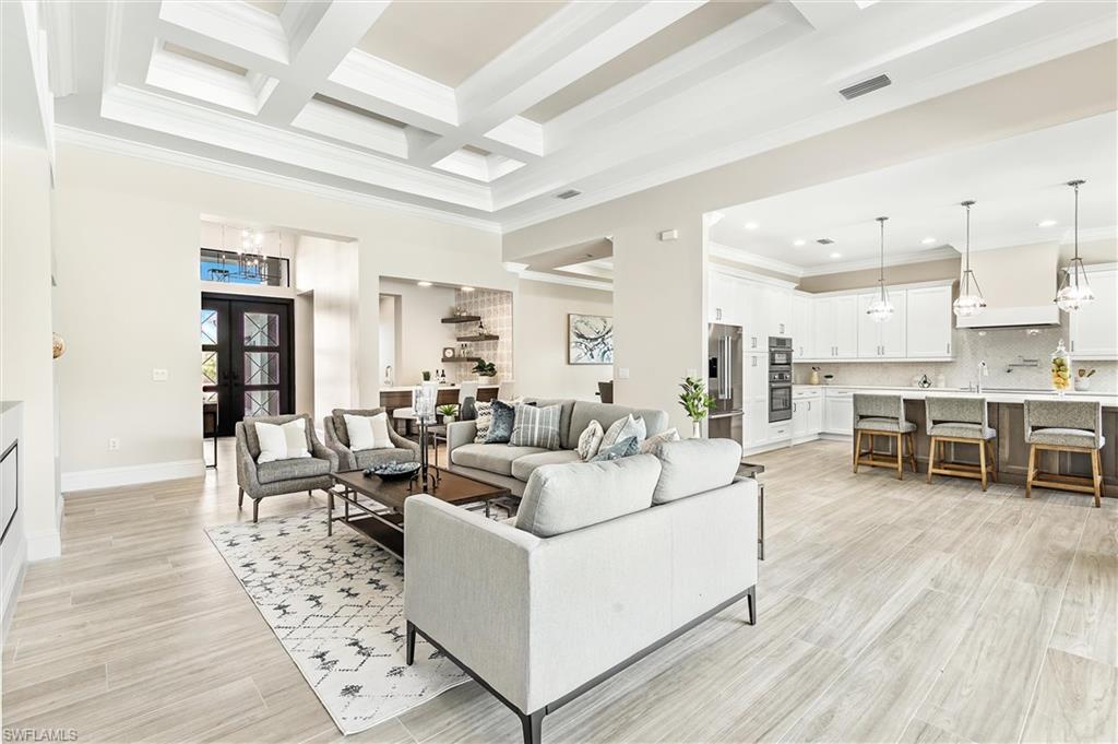 COUNTRY CLUB - Residential