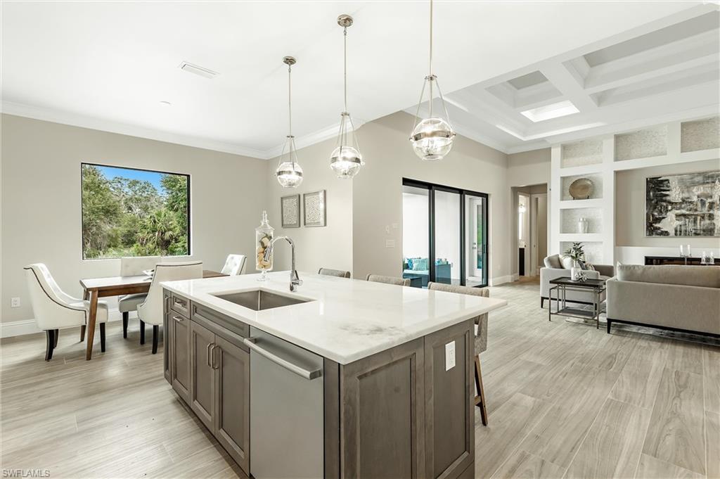 COUNTRY CLUB - Residential